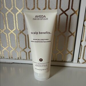 AVEDA Scalp Benefits Conditioner - White